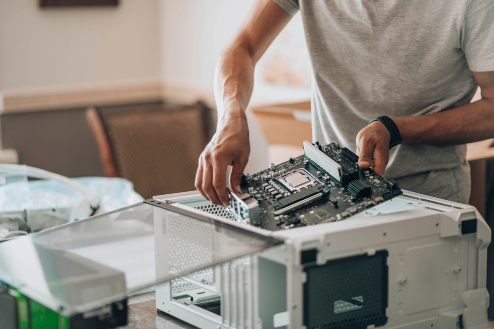 Tech,Tactician:,Meticulously,Assembling,Components,,Hands,Guide,The,Central,Hub