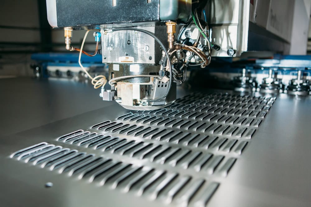 Close,Up,Of,Cnc,Punching,Press,Machine,With,Metal,Plate